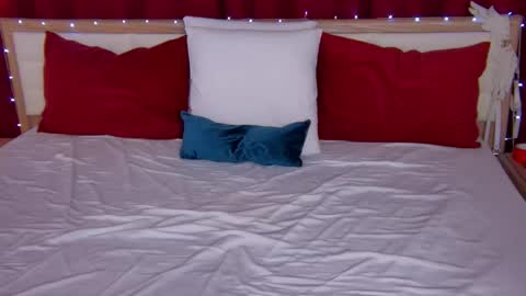 Caroline online show from October 24, 2:01 am