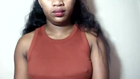 lovelylarra online show from July 24, 10:01 am