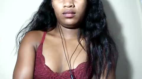 lovelylarra online show from July 28, 8:52 pm