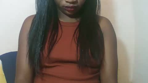 lovelylarra online show from February 4, 11:47 am