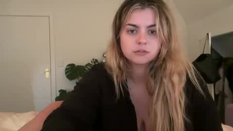 lovelyluna online show from January 13, 5:01 am