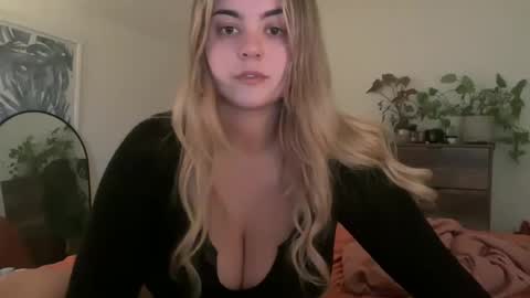 lovelyluna online show from January 20, 5:26 am