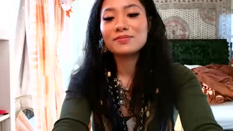 lovelyxmacii online show from January 12, 8:05 pm