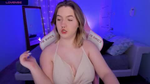 Julia  online show from November 28, 8:32 am