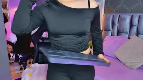 Love  online show from November 18, 8:12 pm