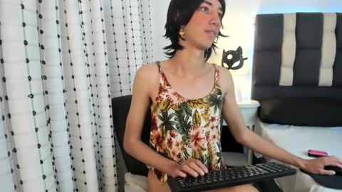 loverisu online show from September 21, 9:30 pm