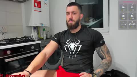 Snapshot of lovermike_ chatting on October 27, 7:36 pm Mike online show from October 27, 7:36 pm