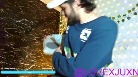 lovexjuxn77 online show from May 8, 11:43 pm