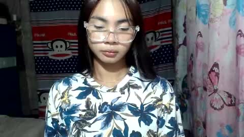loving_rhean online show from June 3, 12:19 pm