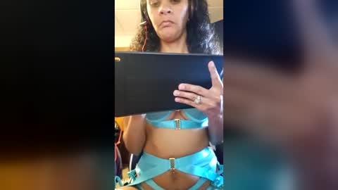 lowkey_latina online show from June 17, 2:00 pm