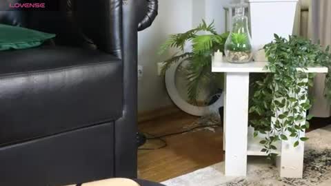 lowkeywild_ online show from June 14, 4:36 am