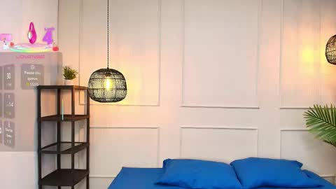 lUAN online show from October 27, 7:36 pm