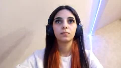 luannmaixner online show from December 18, 11:16 am