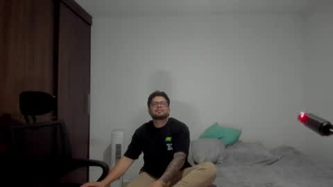 lucas_estrada1 online show from April 1, 4:35 am