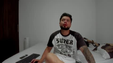 lucas_estrada1 online show from April 12, 8:13 pm