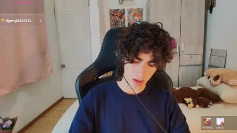 lucas_xo online show from February 5, 12:47 am