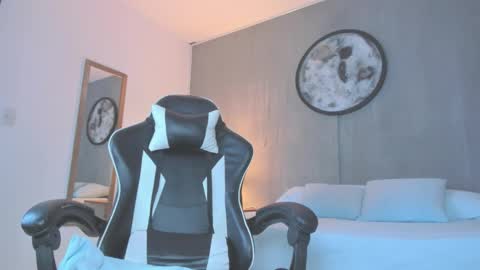 L U C C I A online show from October 25, 4:35 am