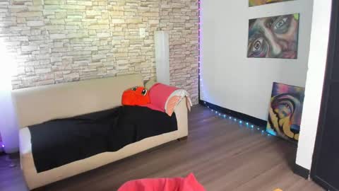 Snapshot of lucia_amores chatting on March 5, 9:16 am Luci online show from March 5, 9:16 am