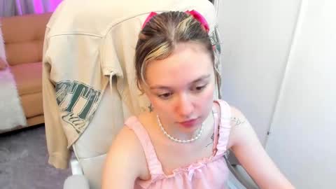 Snapshot of lucia_copper chatting on October 20, 2:44 pm lucia_copper online show from October 20, 2:44 pm