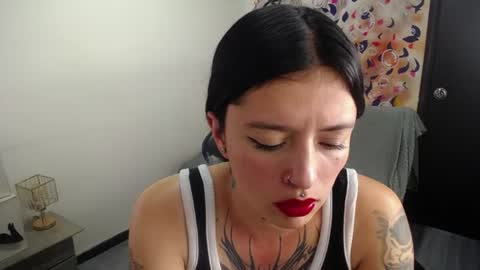 lucia_evans21 online show from July 14, 8:25 pm