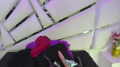 Luci online show from April 17, 9:06 pm