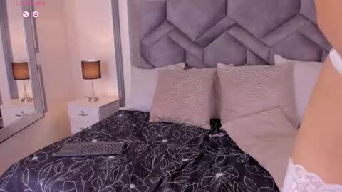 Snapshot of lucianacohelo chatting on September 16, 2:09 pm    online show from September 16, 2:09 pm