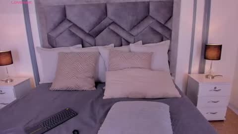 Snapshot of lucianacohelo chatting on September 27, 12:14 pm    online show from September 27, 12:14 pm