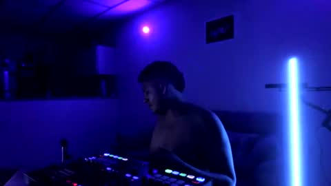 Luciano Vibes online show from June 14, 5:31 am