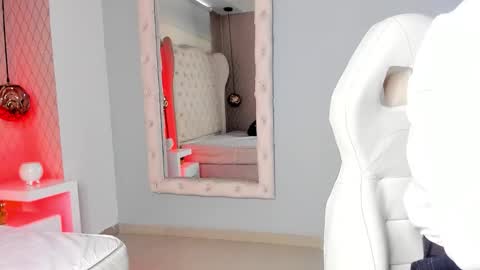 Leo online show from December 4, 11:54 am