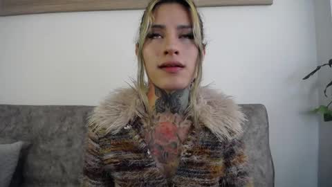 luciiana online show from May 12, 3:54 pm