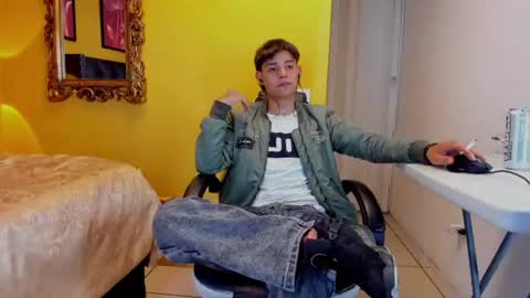 luckk_ online show from June 8, 1:11 am