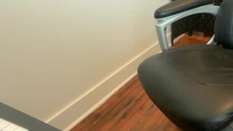 lucky_bme online show from April 28, 1:37 pm