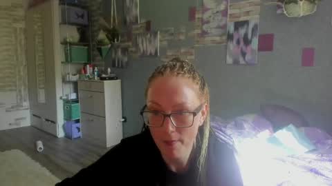 lucky_licky20 online show from June 5, 2:40 am