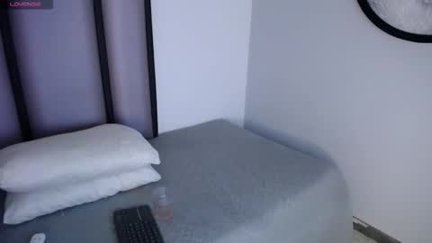 Snapshot of lucy__23 chatting on September 26, 5:59 am online show from September 26, 5:59 am
