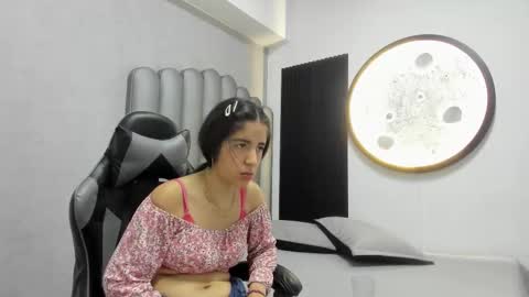Snapshot of lucy__23 chatting on October 16, 10:19 pm online show from October 16, 10:19 pm