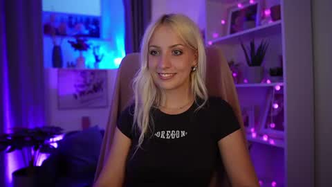 Cutie Lucy online show from July 11, 6:44 pm