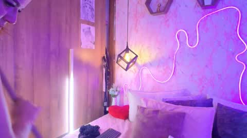 Lucyana Silva online show from October 11, 6:11 pm