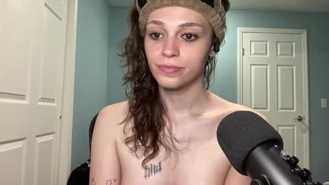 Lucy online show from May 24, 4:52 am
