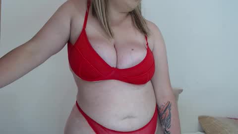 Snapshot of lucykat1 chatting on October 20, 8:36 pm Lucy online show from October 20, 8:36 pm