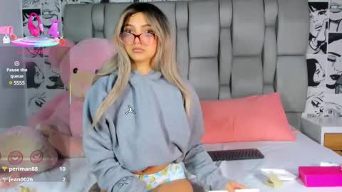 Snapshot of lucyrosse_ chatting on February 24, 5:20 pm Lucy online show from February 24, 5:20 pm