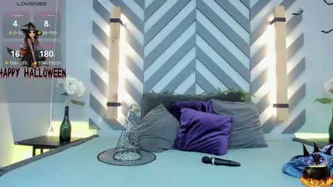 Lucy Liiu online show from October 30, 6:19 pm