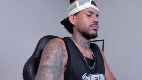 Luigi Vitale online show from April 6, 1:47 am