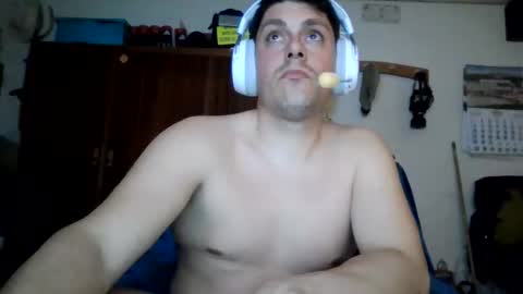 A slave to the mistress.. un esclavo para las amas dominantes. online show from April 13, 9:41 pm