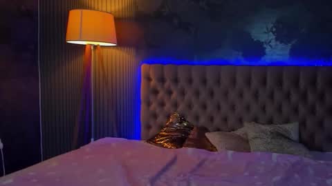 LuisaClover online show from November 22, 1:53 pm