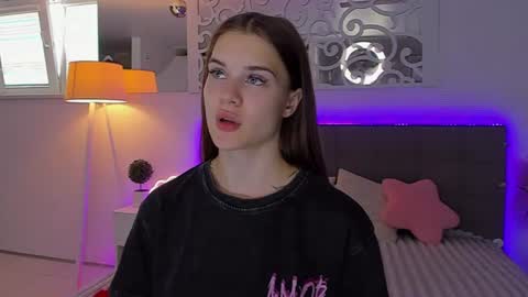 LuisaClover online show from July 7, 12:20 pm