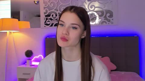 LuisaClover online show from March 13, 2:09 pm