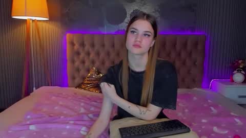 LuisaClover online show from November 19, 5:23 pm