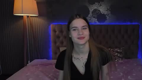 LuisaClover online show from November 2, 1:33 pm