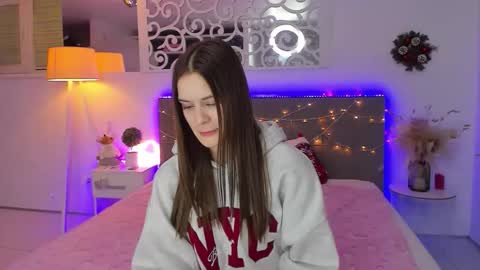 LuisaClover online show from December 21, 2:12 pm