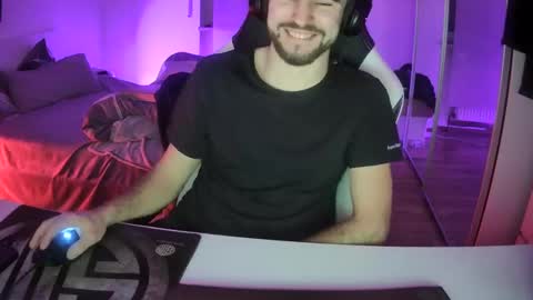 lukasschoetz online show from February 10, 7:28 pm